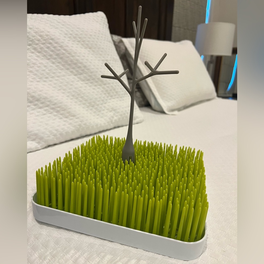 Boon Green Grass Countertop Drying Rack with Grey Twig Grass Accessory